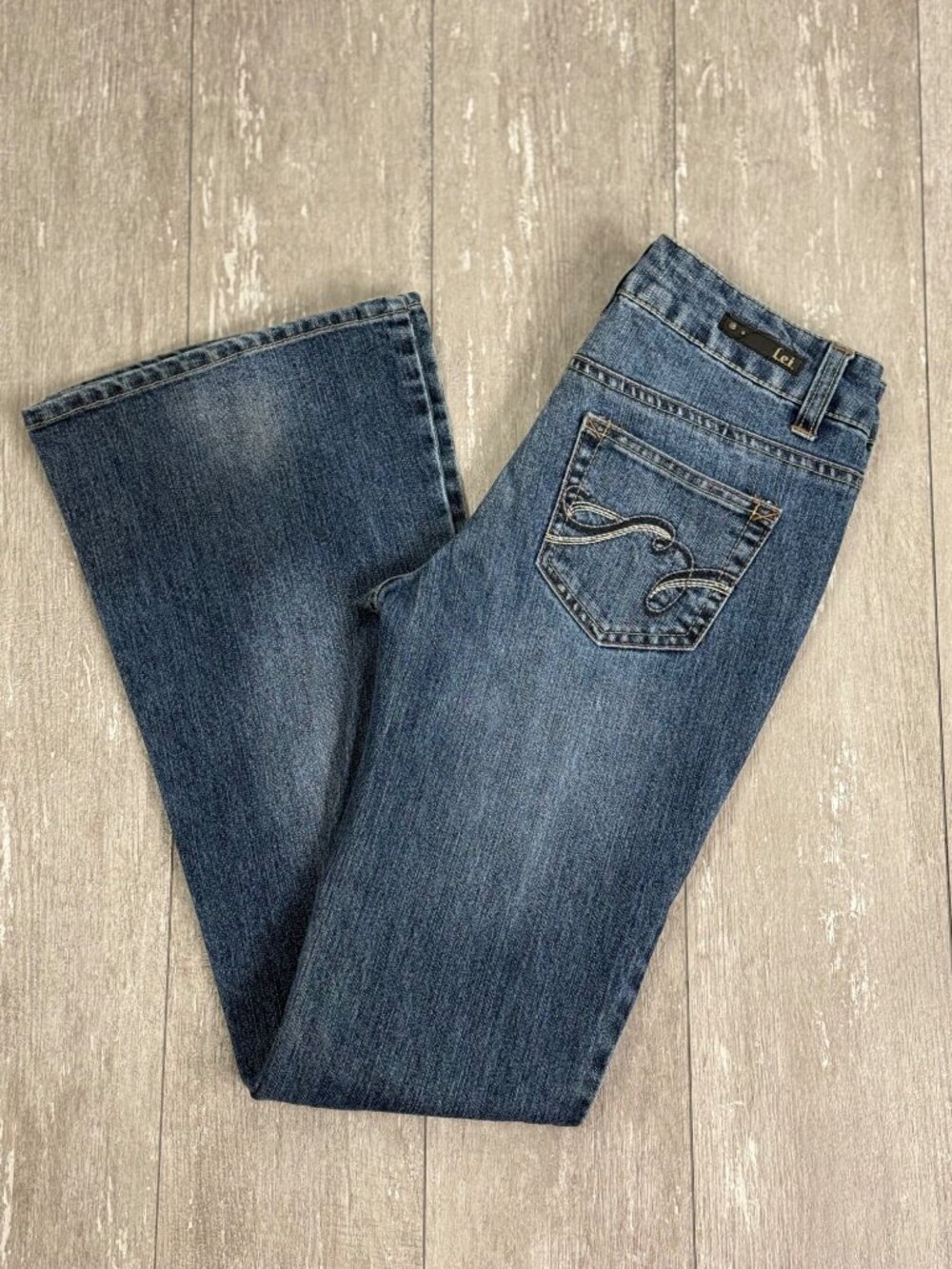 l.e.i. Sophia Hiphugger Flare Jeans Size 1 Juniors Embroidered Back Pockets